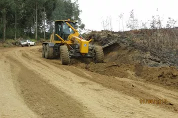 READEQUAÇÃO NAS ESTRADAS MUNICIPAIS