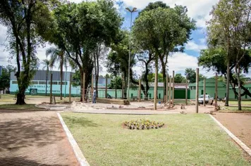 Manutenção dos Canteiros Centrais e Praça Municipal