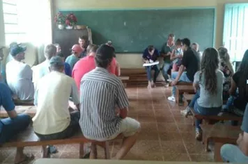 Reunião com os moradores da Linha Silvino, a fim de readequar a linha de água da comunidade.
