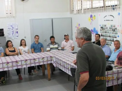Prefeito Idir Treviso e Secretaria da Assistência Denise Treviso realizam reunião com Secretários e Diretores Municipais