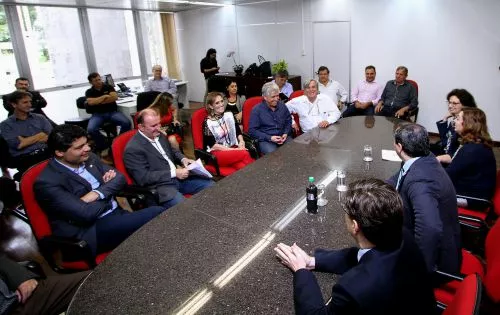 Prefeito Jorge Sloboda com os demais Prefeitos da AMCG em Curitiba no Tribunal de Contas do Paraná
