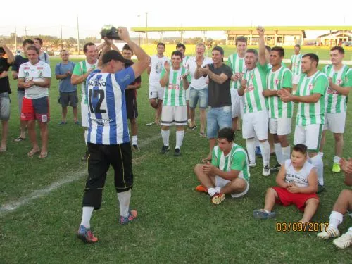 MERCEARIA TROPICAL É CAMPEÃ DO FUTEBOL DE CAMPO