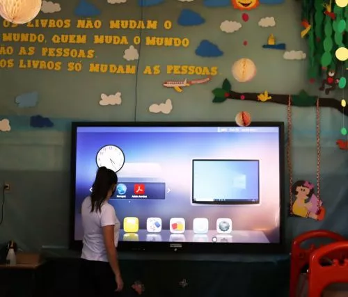 ENTREGA DE NOTEBOOKS PARA OS PROFESSORES DA REDE MUNICIPAL DE ENSINO