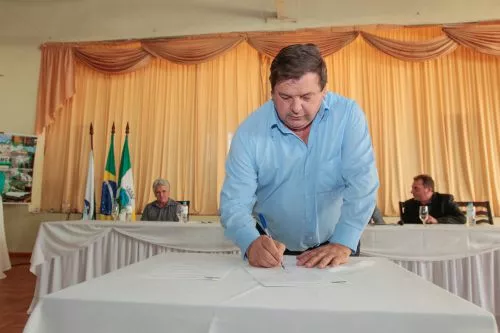 NOVO PRESIDENTE DA ASSOCIAÇÃO DOS MUNICÍPIOS DOS CAMPOS GERIAS