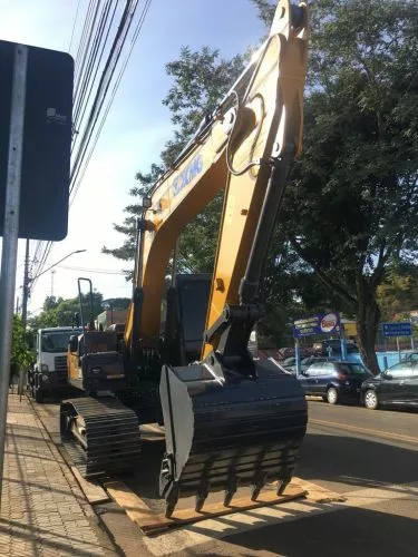 IVAÍ RECEBE UMA ESCAVADEIRA HIDRÁULICA NOVA.