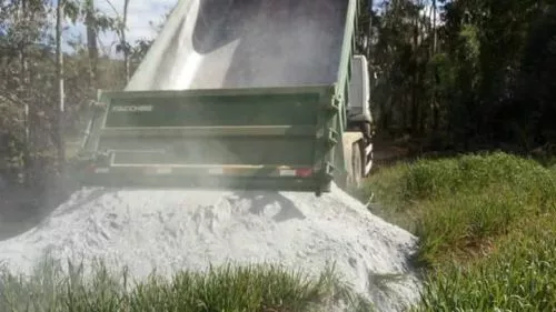 ENTREGA DE CALCÁRIO AOS AGRICULTORES